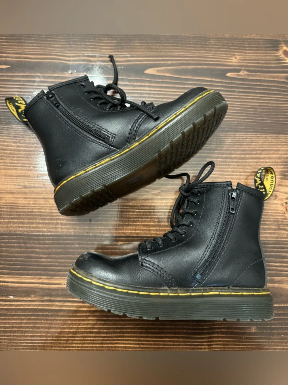 Dr. Martens Zavala Unisex Kids Black Leather Combat Boots with Side‎ Zip Size 10